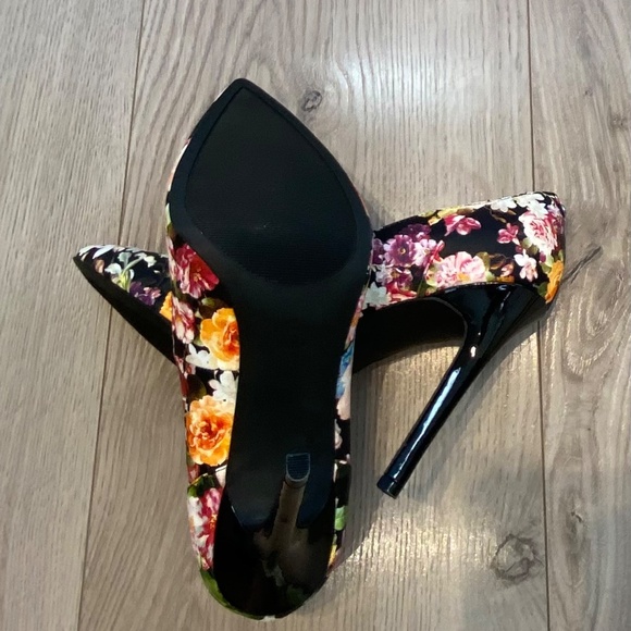 Floral print Guess high heels - Picture 5 of 7